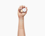 'Un' cover up concealer